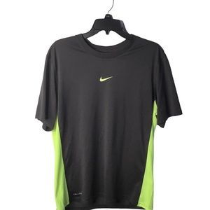 Nike Dri Fit Men’s Grey w/Green Accents T-Shirt Size Medium. EUC